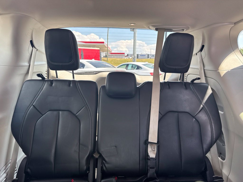 Used 2023 Chrysler Pacifica Touring-L FWD image 26