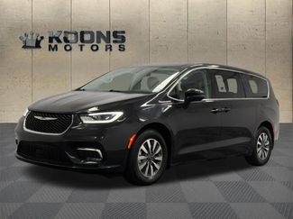 Used 2023 Chrysler Pacifica Touring-L FWD video 1