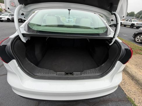 Used 2018 Ford Focus SE FWD image 9