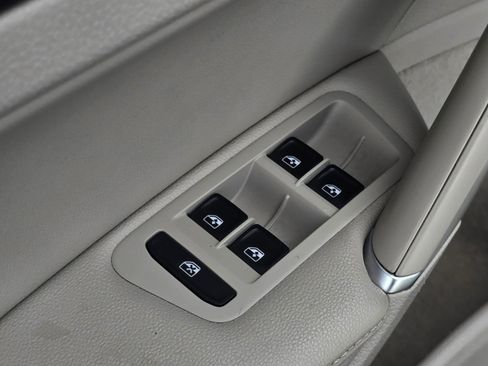 Used 2018 Volkswagen Golf SE image 33