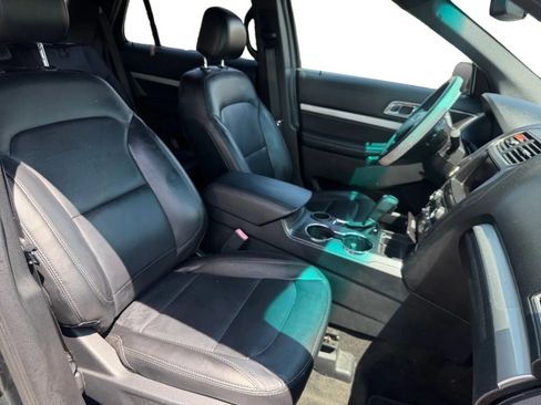 Used 2016 Ford Explorer XLT w/ Equipment Group 202A FWD image 15