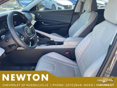 Used 2023 Hyundai Elantra Limited FWD image 4