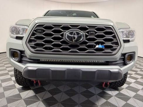 Used 2022 Toyota Tacoma TRD Off-Road w/ Technology Package image 13