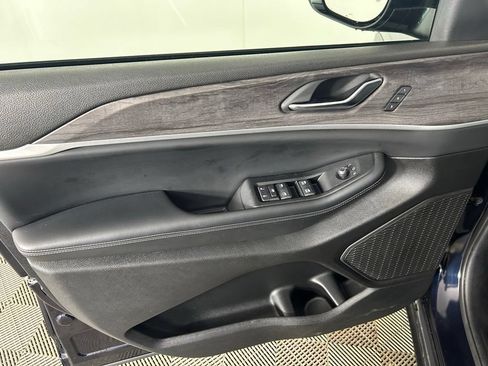 Used 2024 Jeep Grand Cherokee Limited AWD/4WD image 11