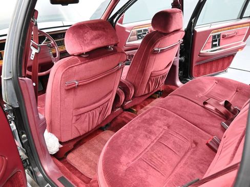 Used 1990 Lincoln Continental Signature image 22