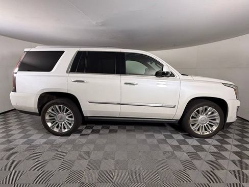 Used 2018 Cadillac Escalade Platinum AWD/4WD image 8