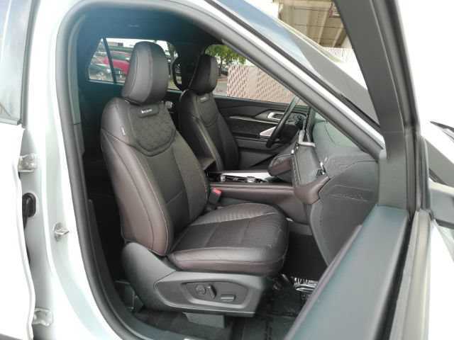 Used 2025 Ford Explorer Platinum w/ LUX Leather Package AWD/4WD image 23