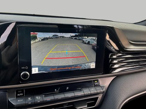 Used 2025 Toyota Camry SE FWD image 26
