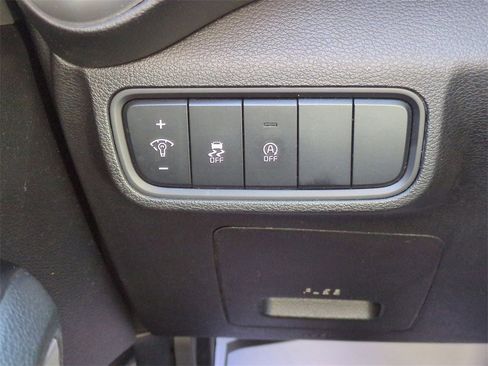 Certified 2023 Kia Soul LX w/ LX Technology Package image 17