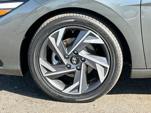 Used 2025 Hyundai Elantra Limited FWD image 24