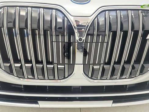 Used 2023 BMW i7 xDrive60 AWD/4WD image 24