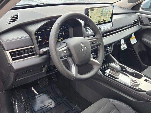 New 2026 Mitsubishi Outlander SE image 18