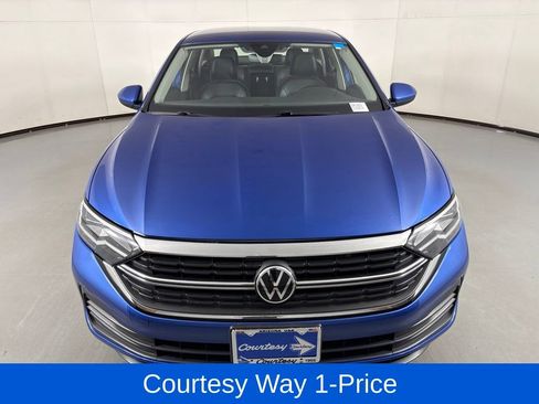 Used 2024 Volkswagen Jetta SE FWD image 4