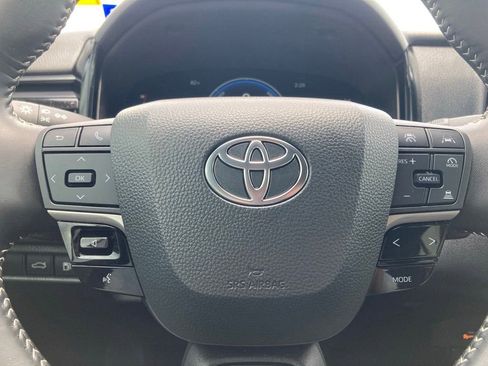 Used 2025 Toyota Camry SE w/ Convenience Package FWD image 19