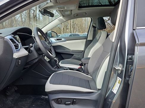 New 2026 Volkswagen Taos SE image 11