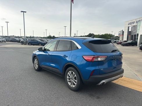 Used 2020 Ford Escape SE FWD image 3