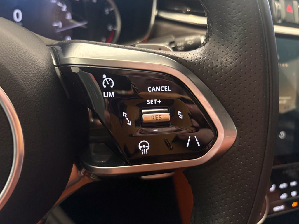 Used 2023 Jaguar F-PACE R-Dynamic S AWD/4WD image 35