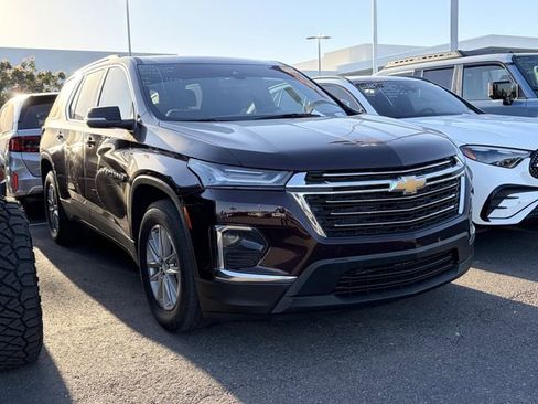 Used 2023 Chevrolet Traverse LT image 3