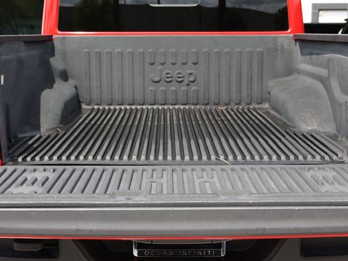 Used 2020 Jeep Gladiator Overland image 9