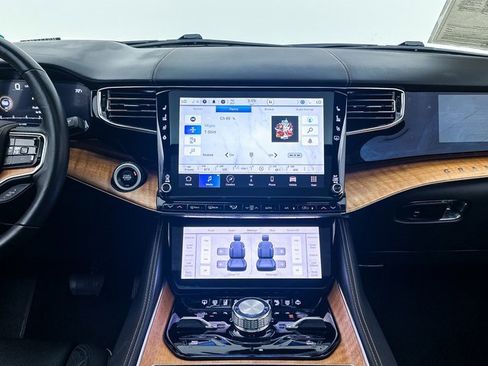 Used 2022 Jeep Grand Wagoneer Series III image 5