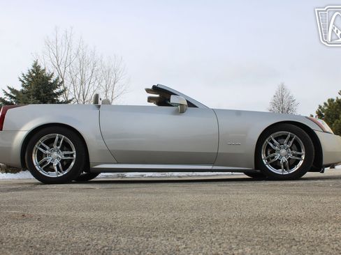 Used 2005 Cadillac XLR image 18