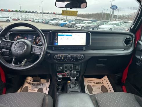 Used 2024 Jeep Gladiator Mojave w/ Convenience Group AWD/4WD image 9