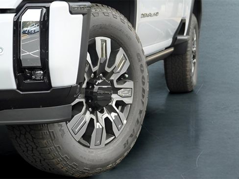 New 2026 GMC Sierra 2500 Denali w/ Denali Reserve Package image 3
