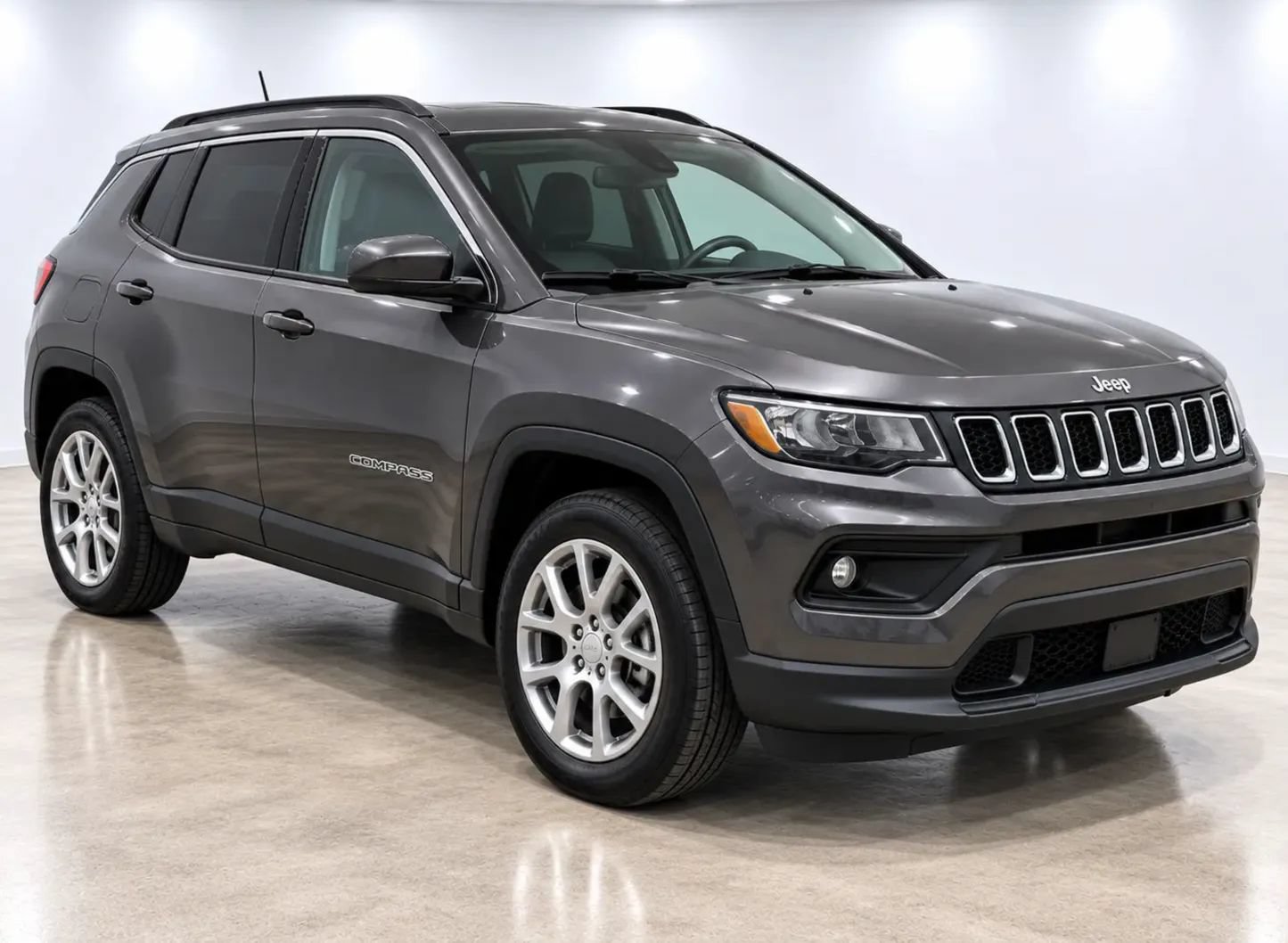 Used 2022 Jeep Compass Latitude AWD/4WD image 2