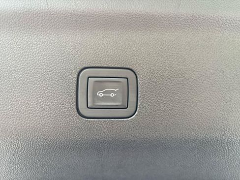 Used 2025 GMC Yukon XL Denali w/ Sun & Power Step Package AWD/4WD image 10