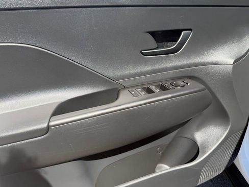 Used 2025 Hyundai Kona SEL image 16