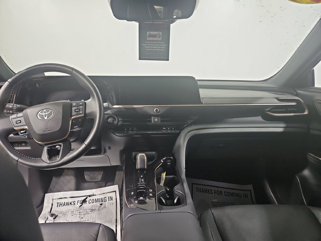 Used 2025 Toyota Crown Signia AWD/4WD image 18