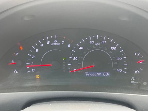 Used 2011 Toyota Camry LE image 14