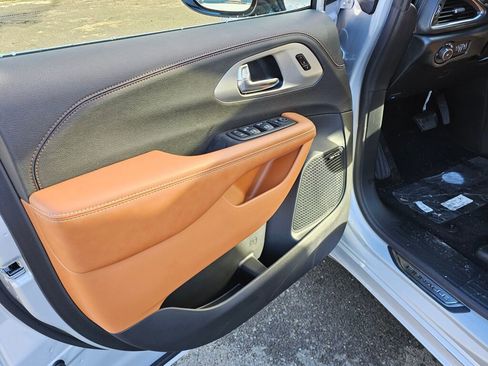 New 2026 Chrysler Pacifica Pinnacle image 19