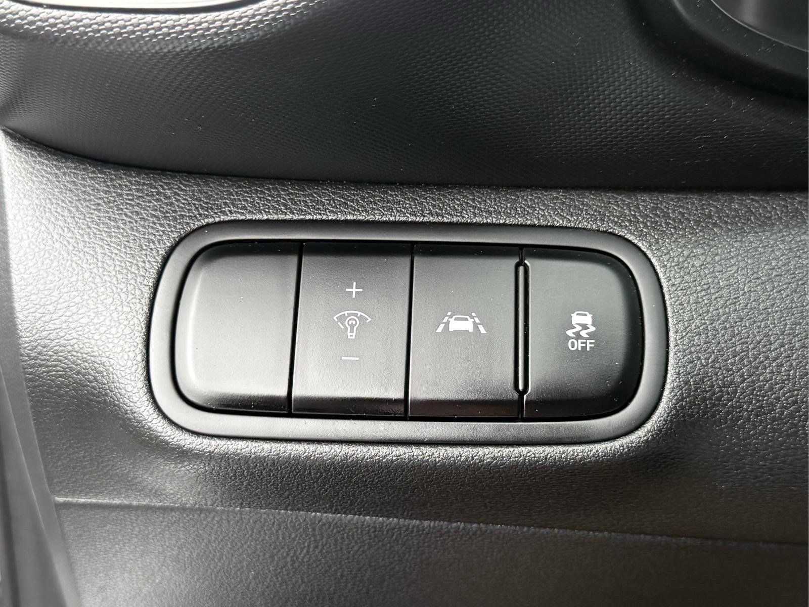 Used 2021 Hyundai Venue FWD image 22