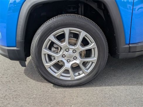 Used 2022 Jeep Compass Latitude image 9