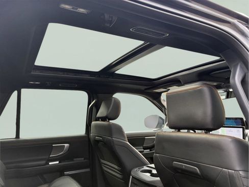 Used 2025 Ford Expedition Tremor image 12