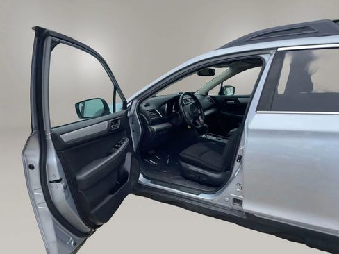 Used 2017 Subaru Outback 2.5i Premium image 7