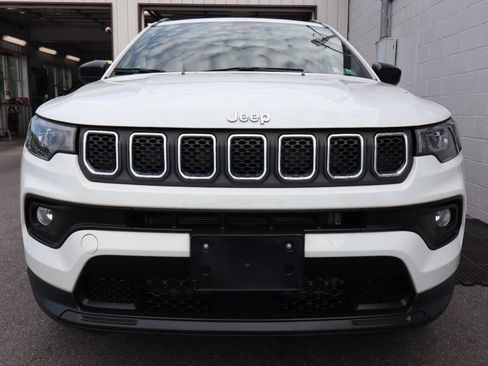 Used 2023 Jeep Compass Latitude AWD/4WD image 2