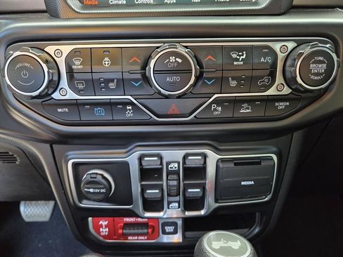 Used 2021 Jeep Wrangler Unlimited Rubicon 4xe w/ Cold Weather Group AWD/4WD image 22