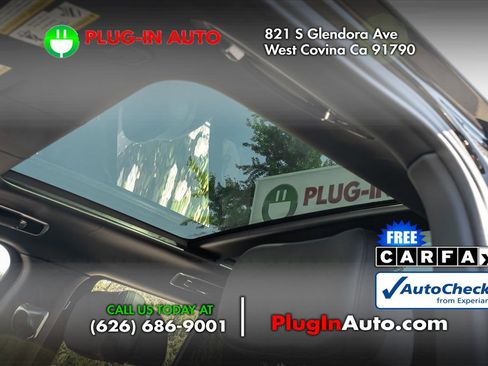 Used 2025 Land Rover Range Rover SV image 10