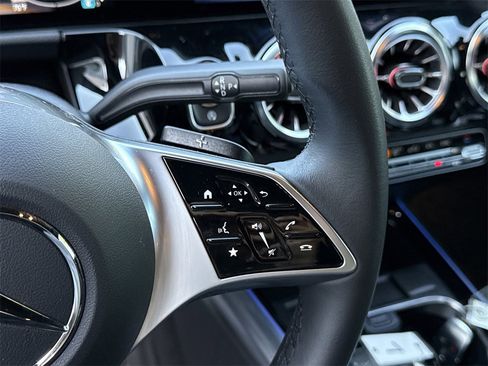 Certified 2025 Mercedes-Benz GLA 250 image 27