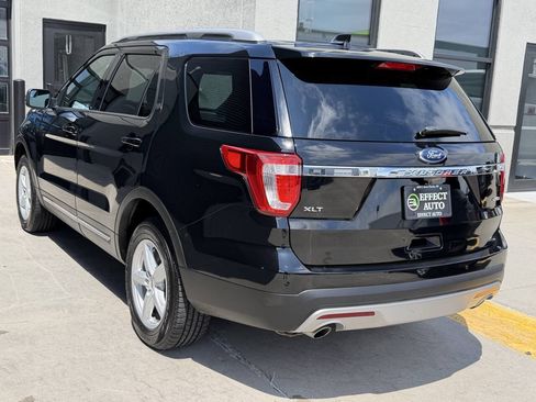 Used 2017 Ford Explorer XLT w/ Equipment Group 201A AWD/4WD image 8