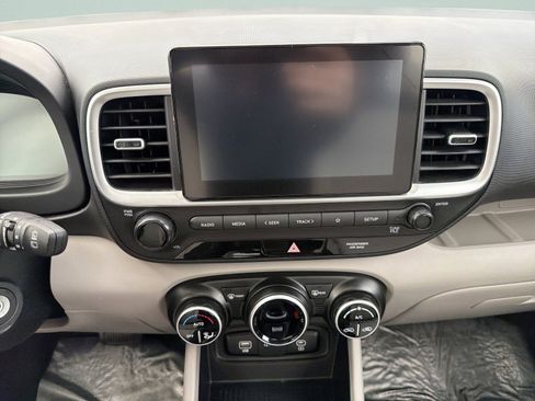 Used 2023 Hyundai Venue SEL image 40