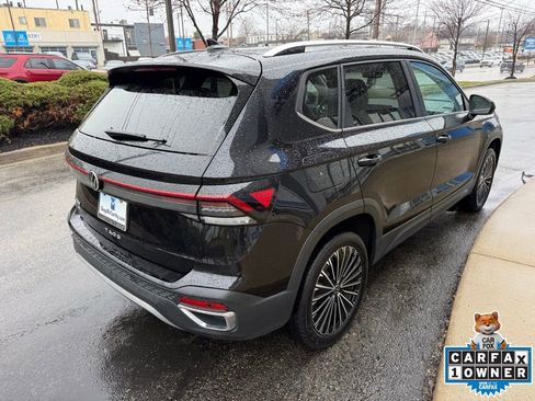 Used 2025 Volkswagen Taos SE image 11