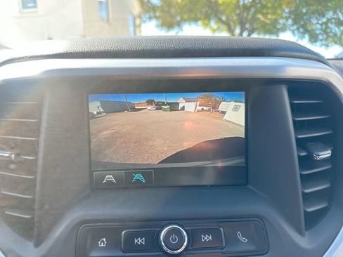 Used 2019 GMC Acadia SLE image 18