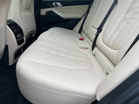 Used 2022 BMW X5 sDrive40i w/ Parking Assistance Package image 21