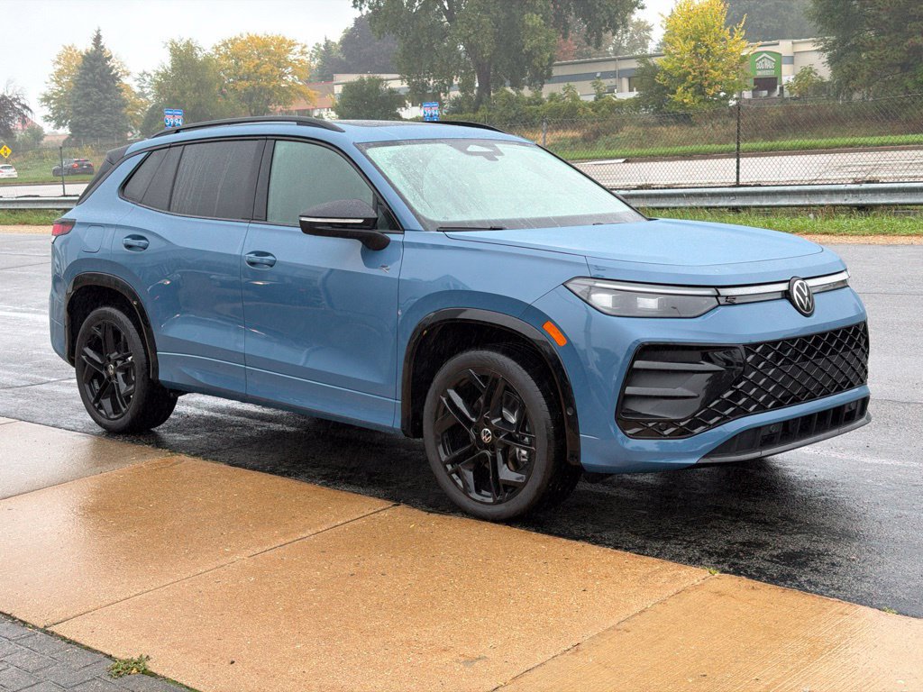 New 2026 Volkswagen Tiguan SE R-Line AWD/4WD image 2