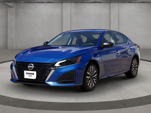 Used 2025 Nissan Altima 2.5 SV FWD image 1