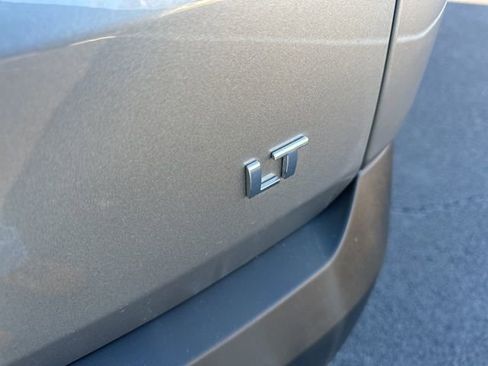 Used 2023 Chevrolet Traverse LT image 35