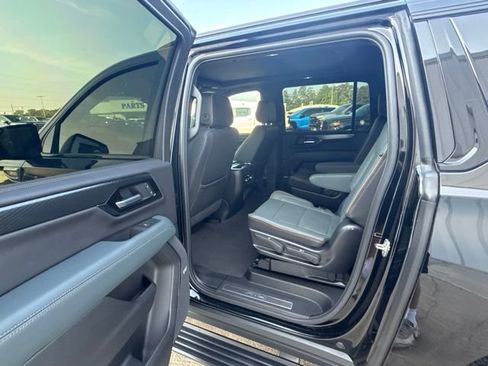 Used 2025 GMC Yukon XL AT4 w/ AT4 Premium Package AWD/4WD image 15